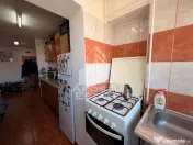 Apartament cu 2 camere de vanzare, centrala proprie, zona Aradului 