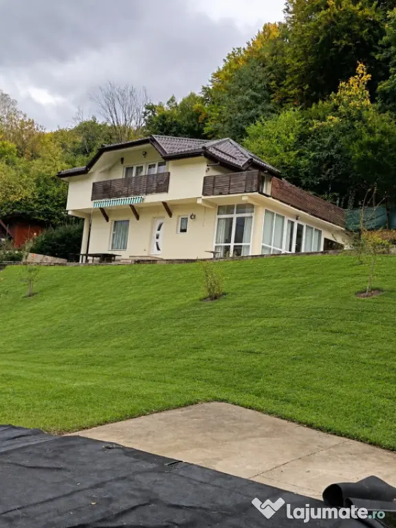 Casă deosebită cu piscină, saună și jacuzzi, panoramă - Baia Mare (Maramures)