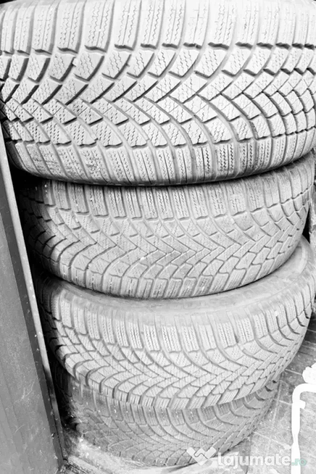 Set 4 Anvelope iarna Bridgestone 225/50 R 18