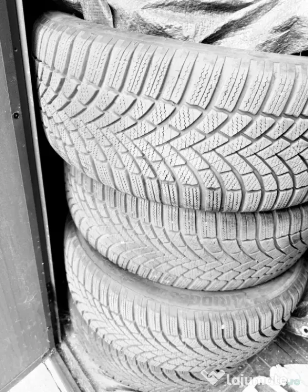 Set 4 Anvelope iarna Bridgestone 225/50 R 18