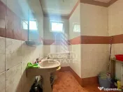Casa individuala cu spatii comerciale - Zona Parneava spre Alfa 