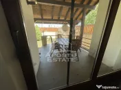 Casa de inchiriat, 4 dormitoare, 3 bai, garaj, curte, zona Lipovei. 