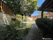 Casa de inchiriat, 4 dormitoare, 3 bai, garaj, curte, zona Lipovei. 