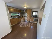 Casa de inchiriat, 4 dormitoare, 3 bai, garaj, curte, zona Lipovei. 