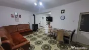 Casa individuala cu 6 camere,2 bai,teren de 1017 mp Pischia Central 