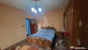 Casa individuala cu 6 camere,2 bai,teren de 1017 mp Pischia Central 