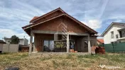 Casa la rosu de vanzare, aproape de Timisoara