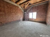 Casa la rosu de vanzare, aproape de Timisoara