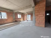 Casa la rosu de vanzare, aproape de Timisoara