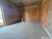 Casa la rosu de vanzare, aproape de Timisoara