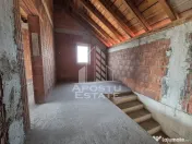 Casa la rosu de vanzare, aproape de Timisoara