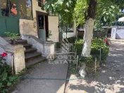 Două case de vânzare în aceeași curte zona Maria