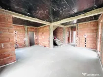 Duplex despartit prin camera tehnica- 4 camere si 2 bai - Mo