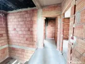 Duplex despartit prin camera tehnica- 4 camere si 2 bai - Mo
