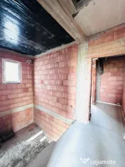 Duplex despartit prin camera tehnica- 4 camere si 2 bai - Mo