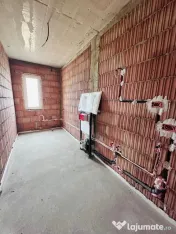 Duplex despartit prin camera tehnica- 4 camere si 2 bai - Mo