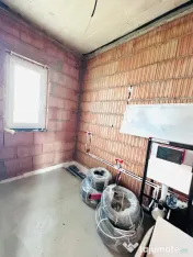 Duplex despartit prin camera tehnica- 4 camere si 2 bai - Mo