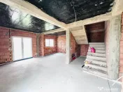 Duplex despartit prin camera tehnica- 4 camere si 2 bai - Mo