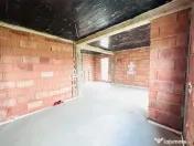 Duplex despartit prin camera tehnica- 4 camere si 2 bai - Mo