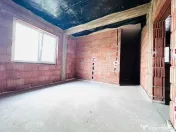 Duplex despartit prin camera tehnica- 4 camere si 2 bai - Mo