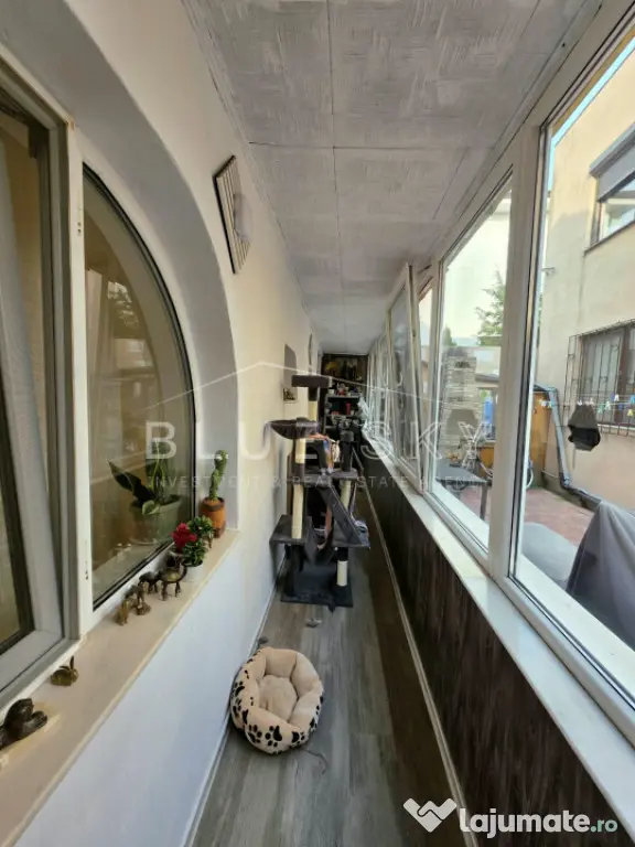Apartament 3 camere în vilă, cu terasă proprie și loc de - Constanta (Constanta)