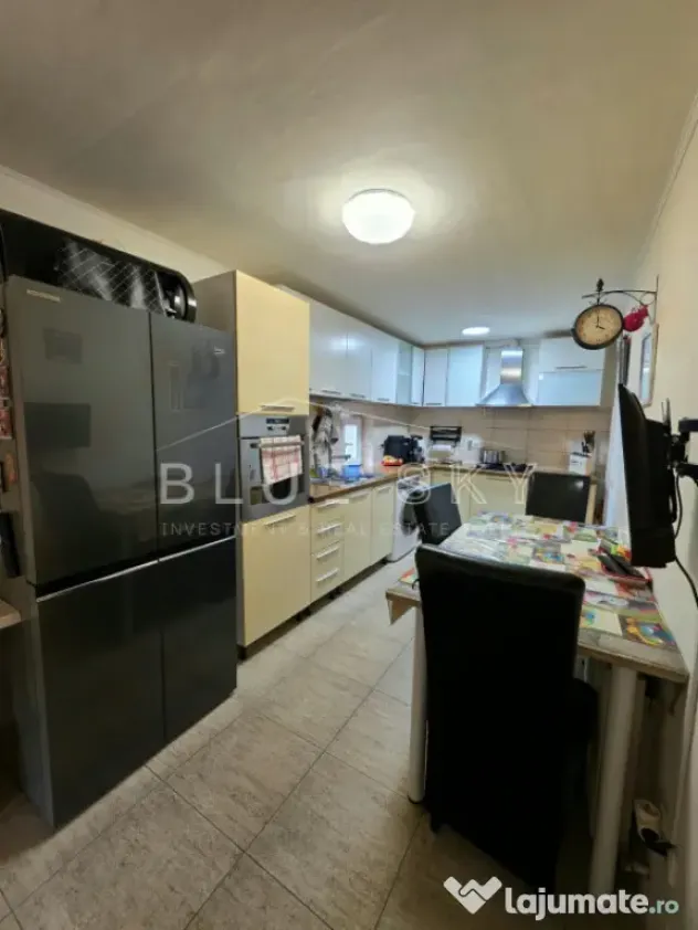 Apartament 3 camere în vilă, cu terasă proprie și loc de - Constanta (Constanta)