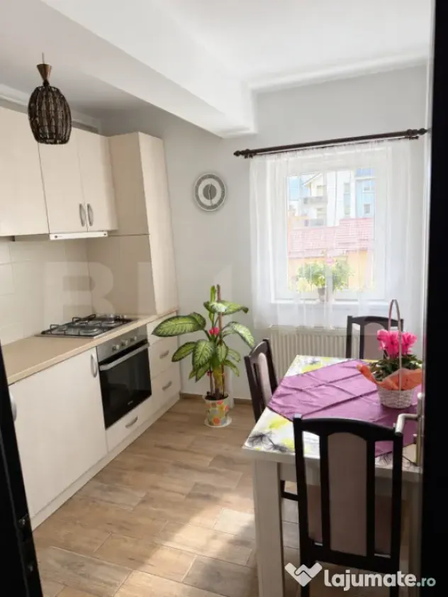 Apartament cu 2 camere, mobilat, cu parcare și centrală pr - Rasnov (Brasov)