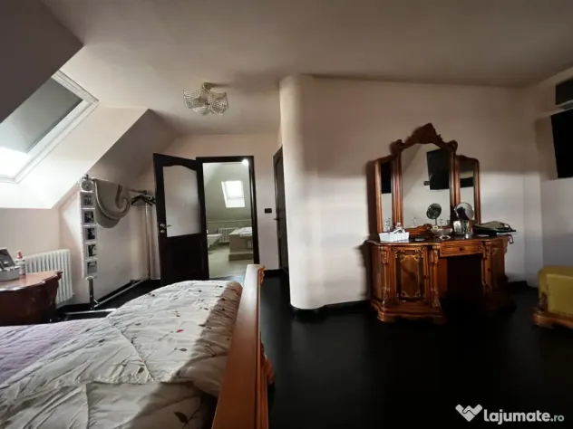 Vila cu 7 camere si piscina exterioara - Dumbravita - zona D - Dumbravita (Timis)
