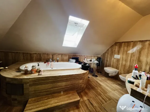 Vila cu 7 camere si piscina exterioara - Dumbravita - zona D - Dumbravita (Timis)