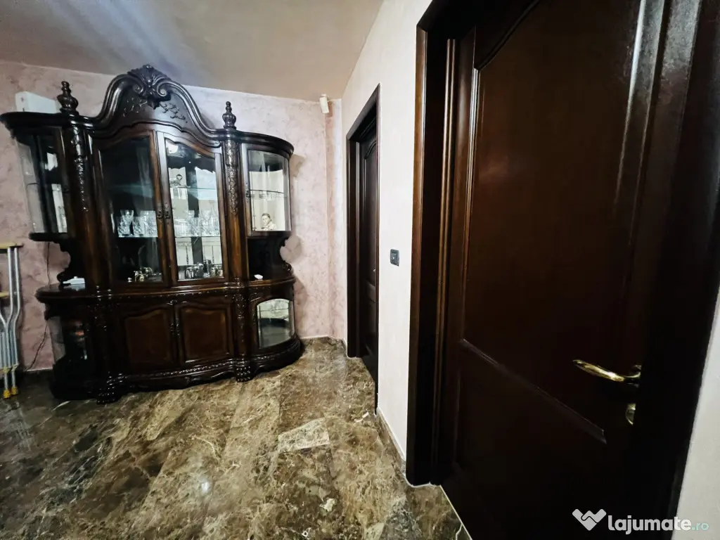 Vila cu 7 camere si piscina exterioara - Dumbravita - zona D - Dumbravita (Timis)