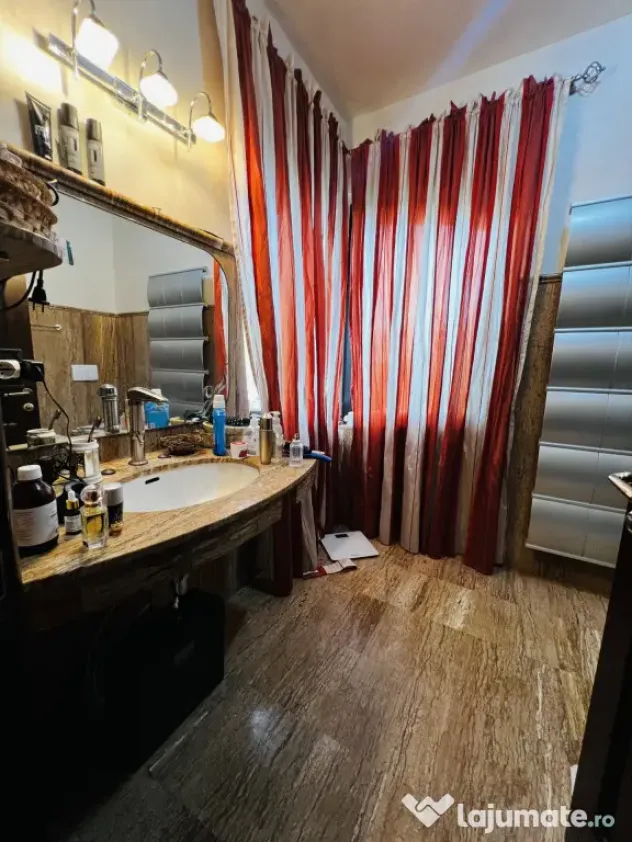 Vila cu 7 camere si piscina exterioara - Dumbravita - zona D - Dumbravita (Timis)