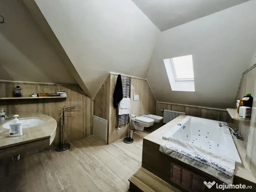 Vila cu 7 camere si piscina exterioara - Dumbravita - zona D - Dumbravita (Timis)