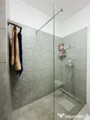 Apartament 3 camere, decomandat, etaj 1, 2 locuri de parcare 