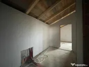 Duplex 4 camere despartit prin camera tehnica Calea Medves M 