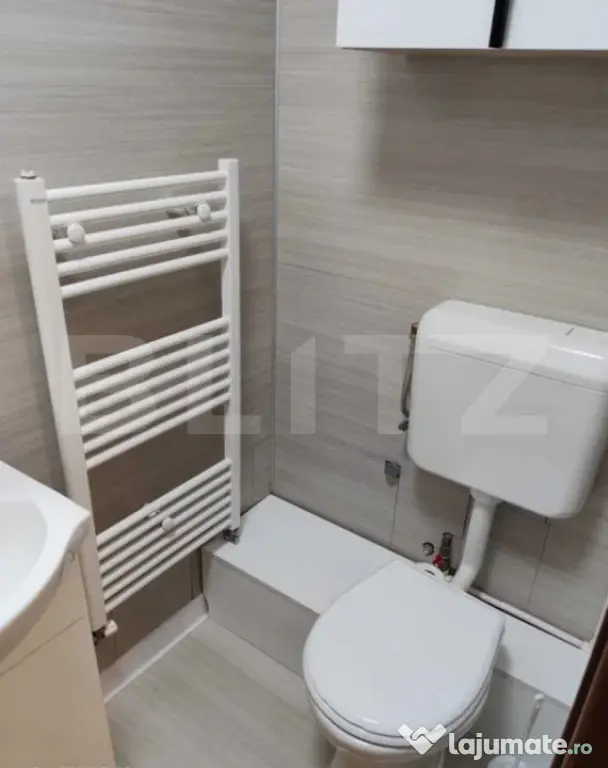 Garsonieră modernă, renovată recent | Etaj 1 | Tractorul - Brasov (Brasov)