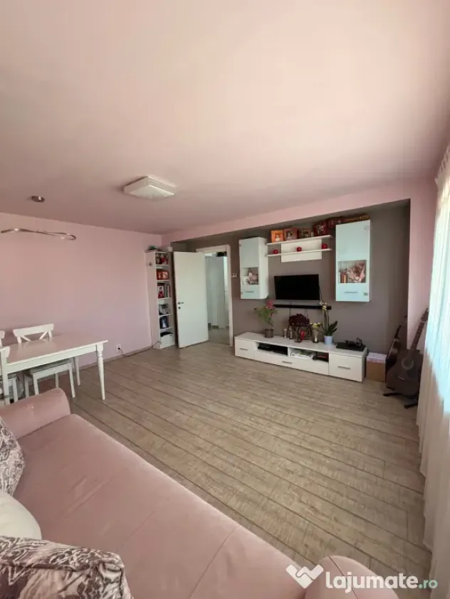 Codlea | 3 camere, 82 mp, 2 băi | Curte comuna | Renovat | Proprietar Comision 0
