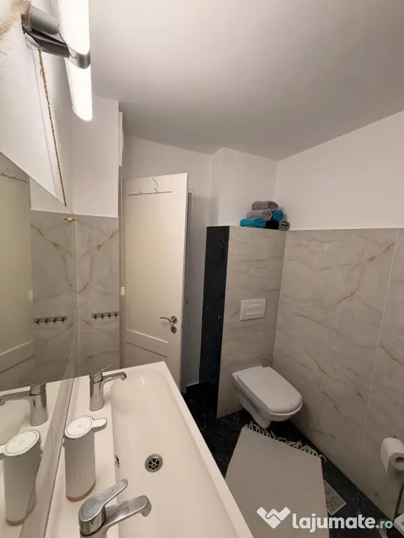 Codlea | 3 camere, 82 mp, 2 băi | Curte comuna | Renovat | Proprietar Comision 0