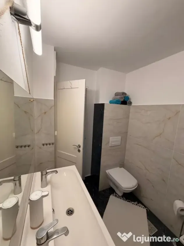 Codlea | 3 camere, 82 mp, 2 băi | Curte comuna | Renovat | Proprietar Comision 0