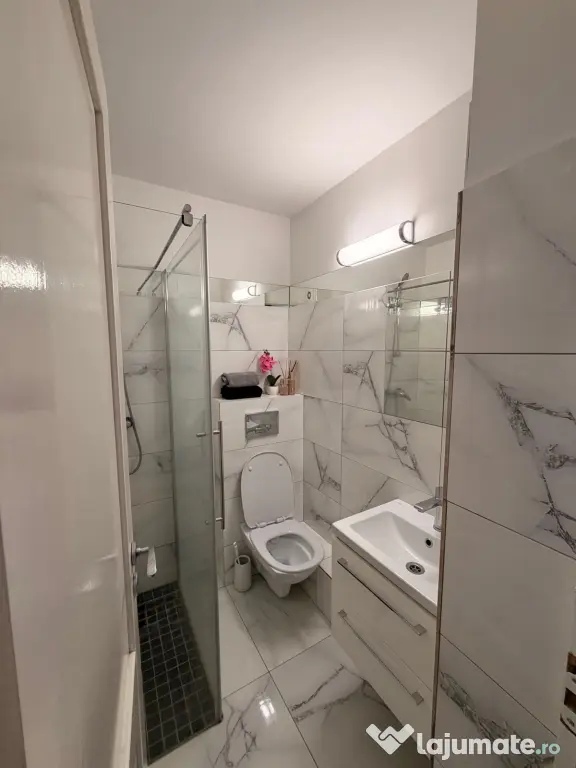 Codlea | 3 camere, 82 mp, 2 băi | Curte comuna | Renovat | Proprietar Comision 0