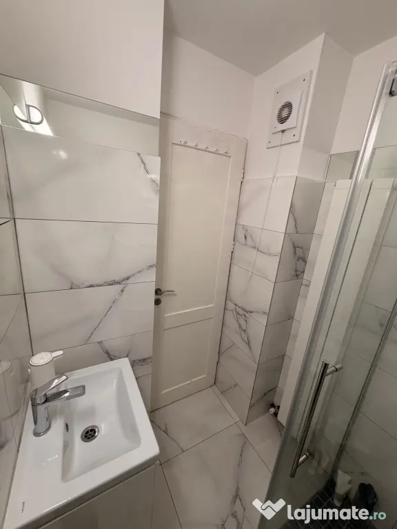 Codlea | 3 camere, 82 mp, 2 băi | Curte comuna | Renovat | Proprietar Comision 0