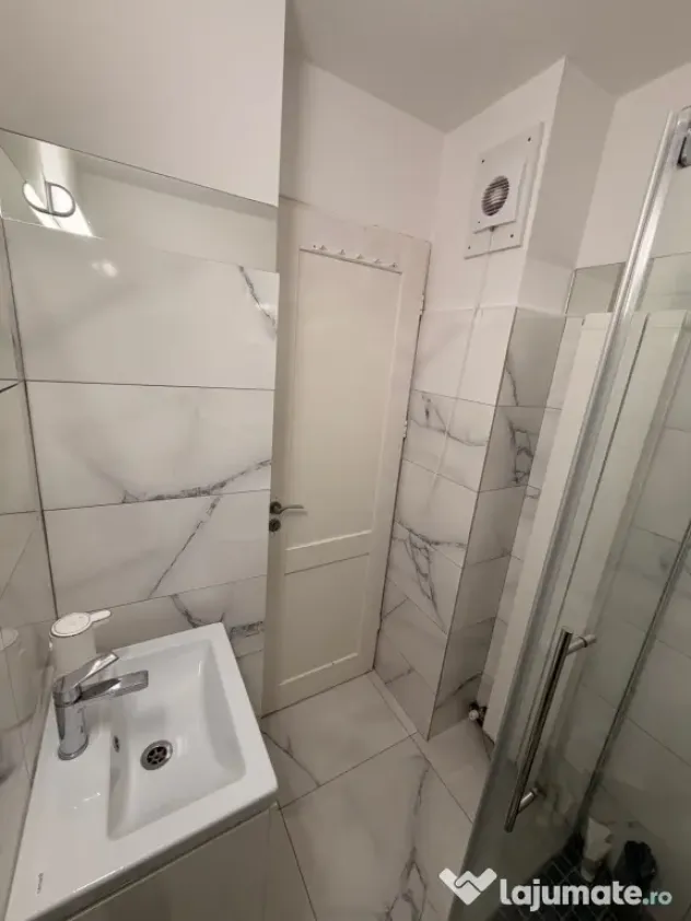 Codlea | 3 camere, 82 mp, 2 băi | Curte comuna | Renovat | Proprietar Comision 0