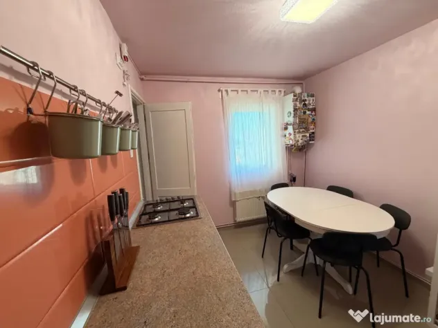 Codlea | 3 camere, 82 mp, 2 băi | Curte comuna | Renovat | Proprietar Comision 0