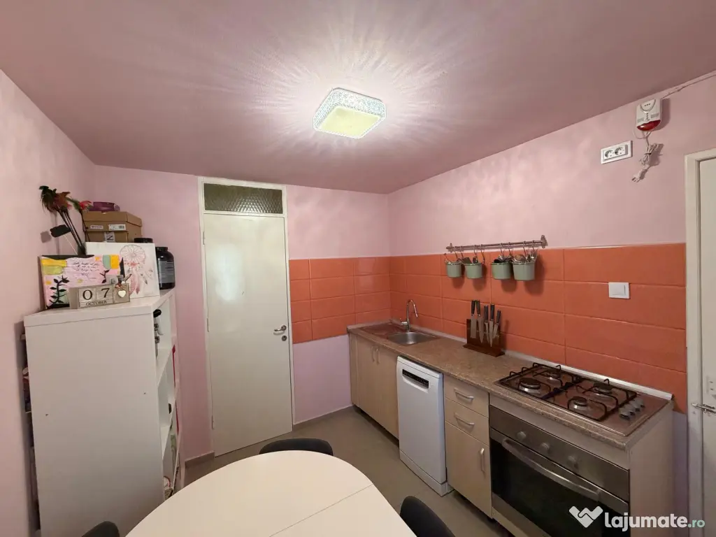 Codlea | 3 camere, 82 mp, 2 băi | Curte comuna | Renovat | Proprietar Comision 0