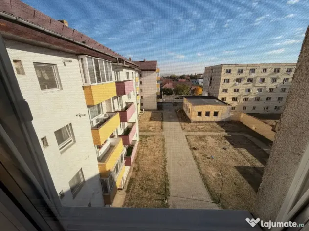 Codlea | 3 camere, 82 mp, 2 băi | Curte comuna | Renovat | Proprietar Comision 0