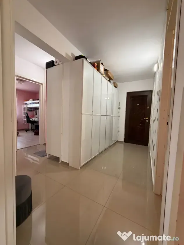 Codlea | 3 camere, 82 mp, 2 băi | Curte comuna | Renovat | Proprietar Comision 0