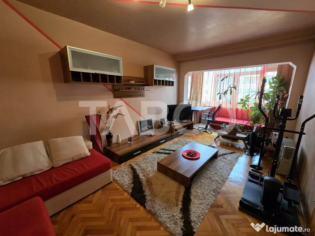 Apartament decomandat de vanzare etaj intermediar lift Vasil - Sibiu (Sibiu)