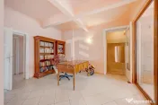 Zona C Calarrasilor ,apartament în imobil interbelic