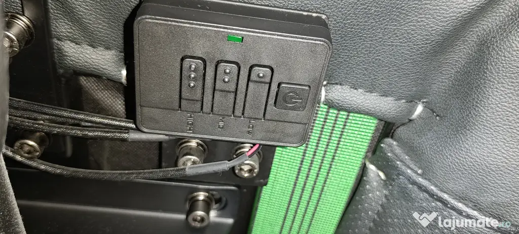 Scaun de gaming Thermaltake Tt eSPORTS U Comfort culoare negru cu roșu