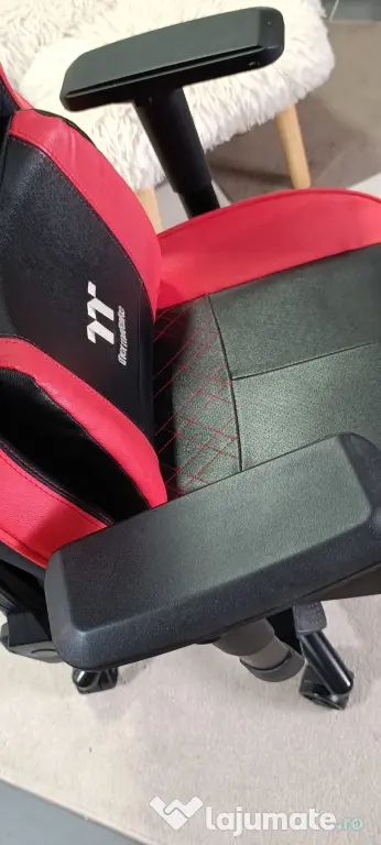 Scaun de gaming Thermaltake Tt eSPORTS U Comfort culoare negru cu roșu