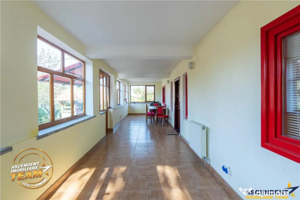 Vila familiala P M. domeniu de 2.661mp, livada, terasa incal - Brasov (Brasov)
